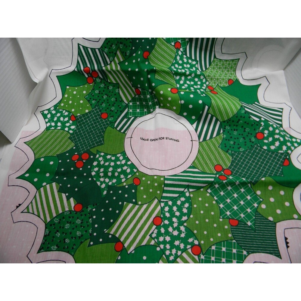 Vintage Holiday Wreath Fabric Panel Spring Mills 7515 Christmas